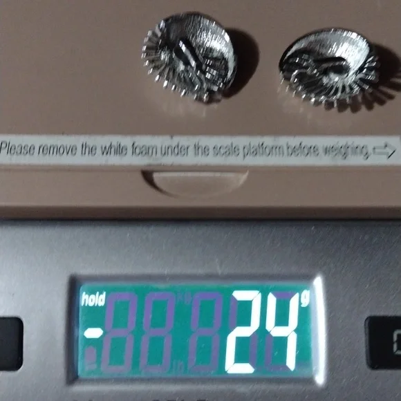 SARAH COVENTRY VINTAGE 60s SILVER-TONE RIBBED SWIRLED LEVERBACK 1.2" EARRINGS - Picture 8 of 9